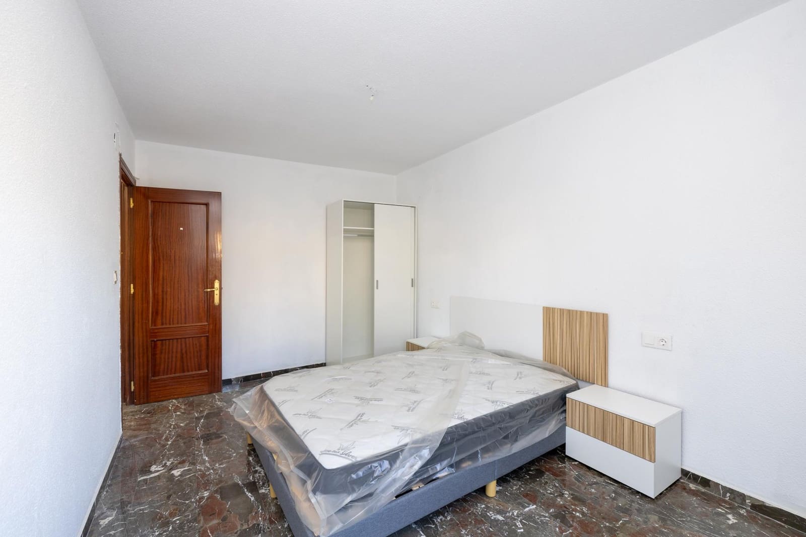 4 bedroom Flat for sale in Granada city - € 319,000 (Ref: 9491724)