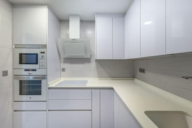 3 soveværelse Lejlighed til salg i Centro, Granada by - € 375.000 (Ref: 9496430)