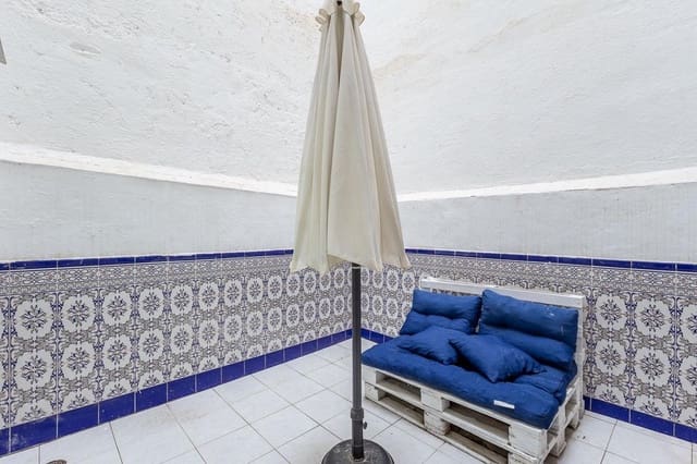 3 soveværelse Lejlighed til salg i Centro, Granada by - € 375.000 (Ref: 9496430)