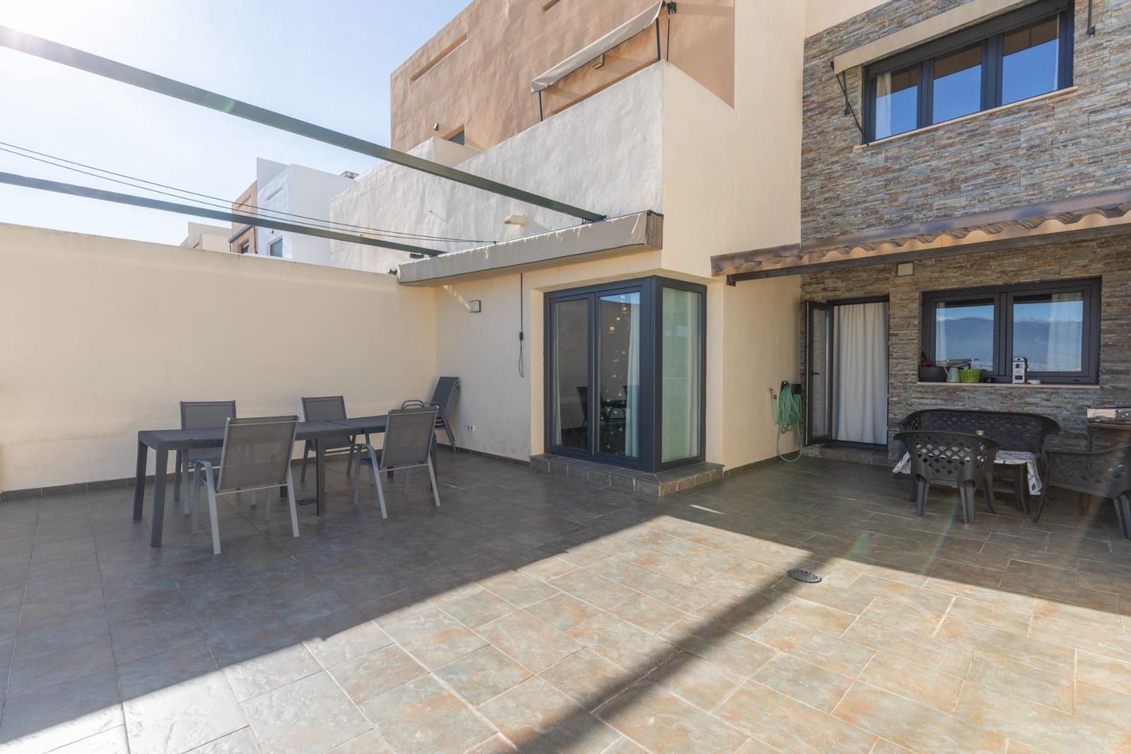 4 soveværelse Rækkehus til salg i Las Gabias med swimmingpool garage - € 299.000 (Ref: 9496431)