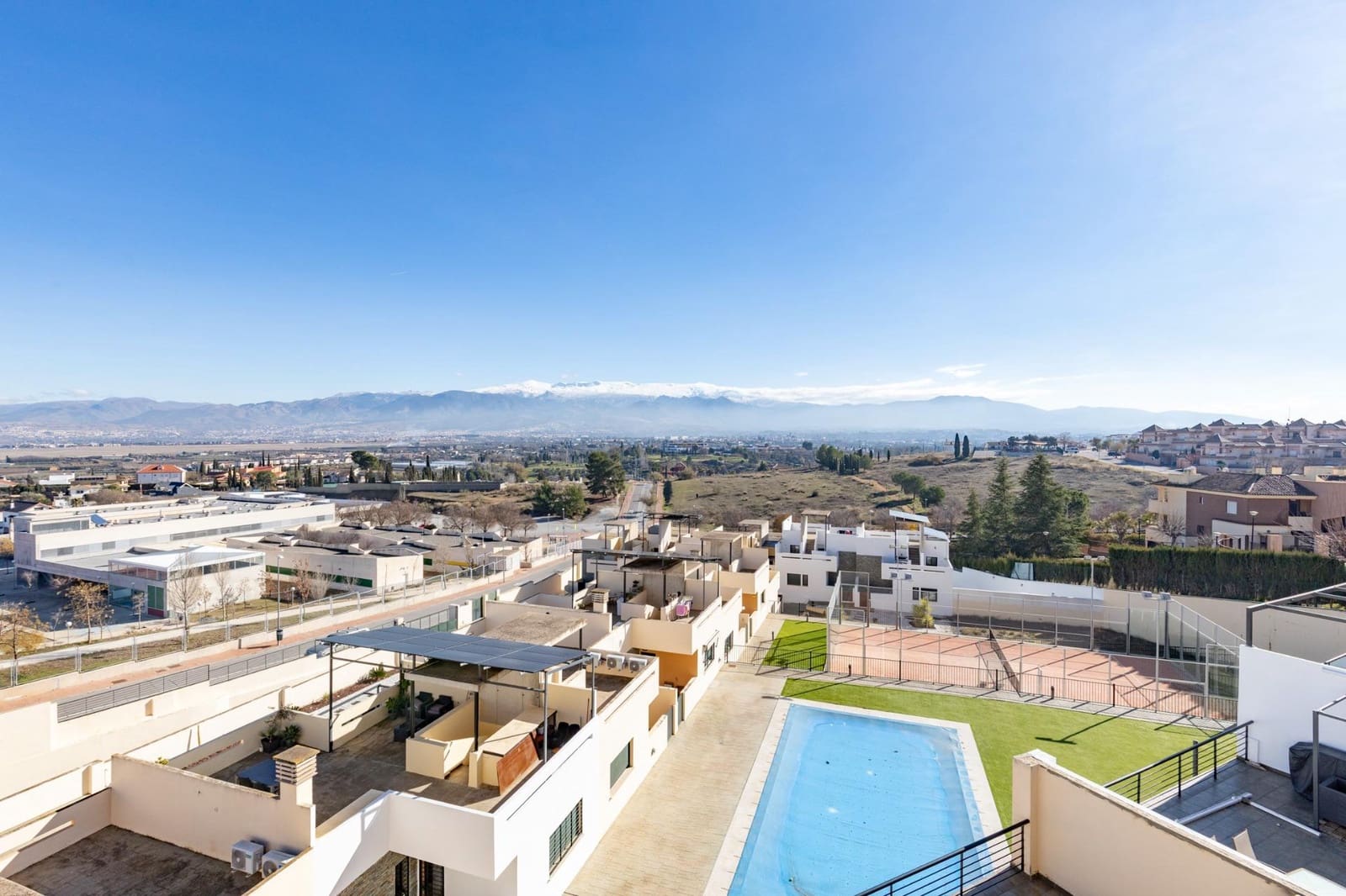 4 soveværelse Rækkehus til salg i Las Gabias med swimmingpool garage - € 299.000 (Ref: 9496431)