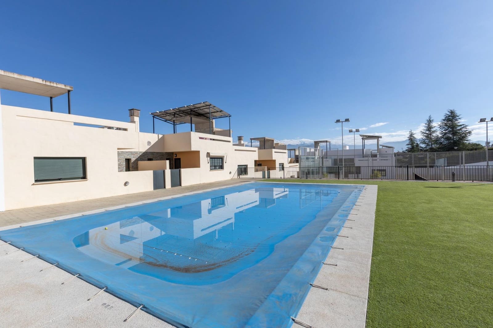 4 soveværelse Rækkehus til salg i Las Gabias med swimmingpool garage - € 299.000 (Ref: 9496431)