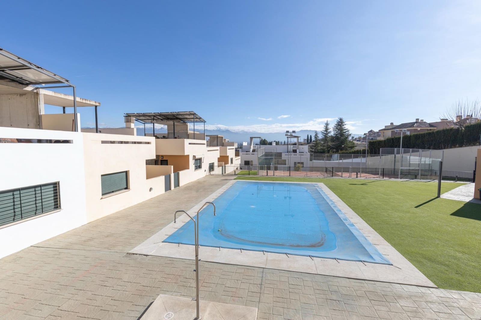 4 soveværelse Rækkehus til salg i Las Gabias med swimmingpool garage - € 299.000 (Ref: 9496431)