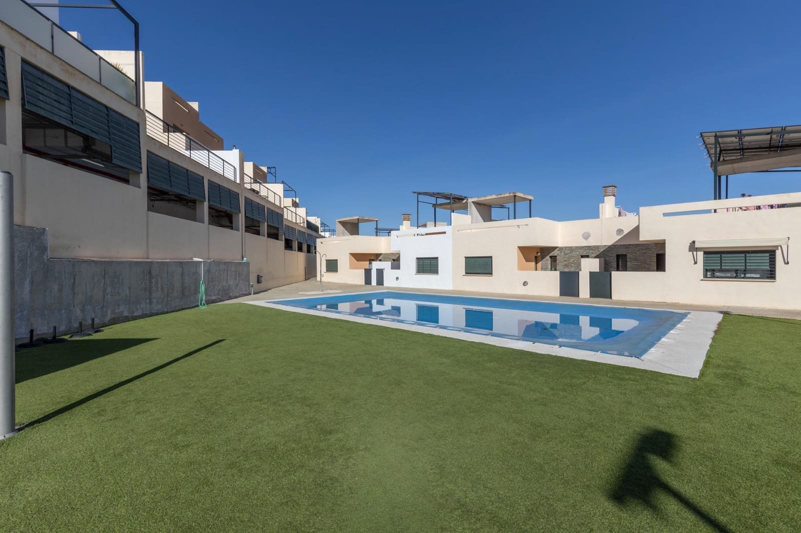 4 soveværelse Rækkehus til salg i Las Gabias med swimmingpool garage - € 299.000 (Ref: 9496431)