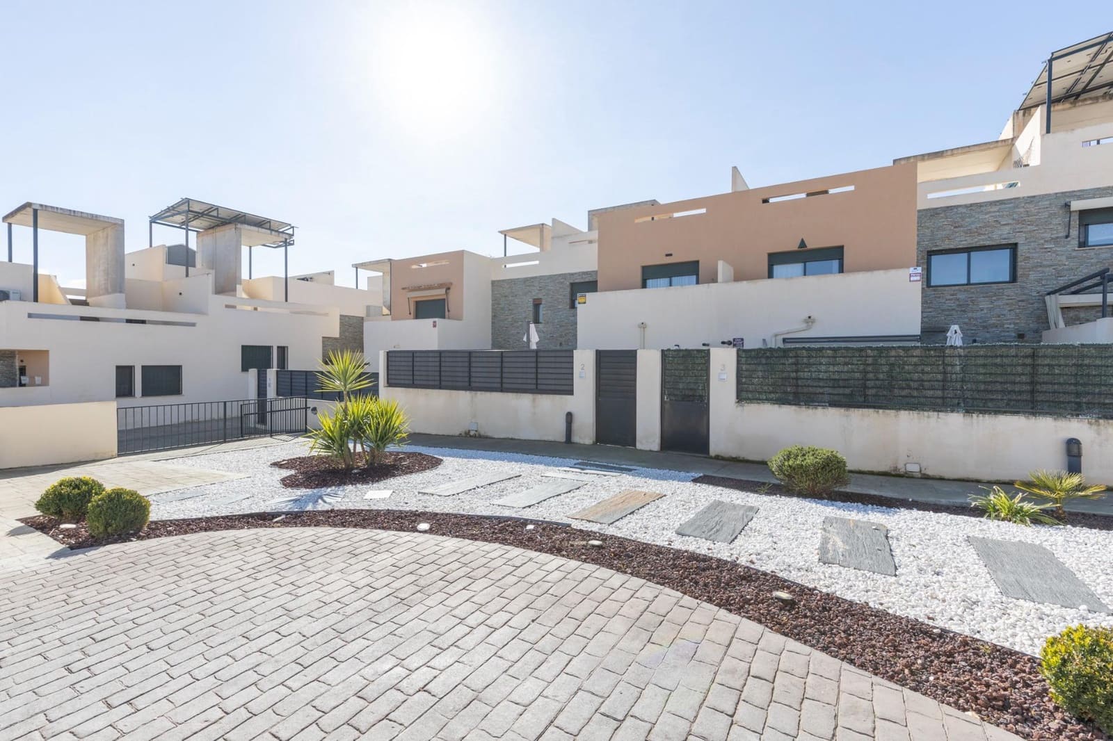 4 soveværelse Rækkehus til salg i Las Gabias med swimmingpool garage - € 299.000 (Ref: 9496431)