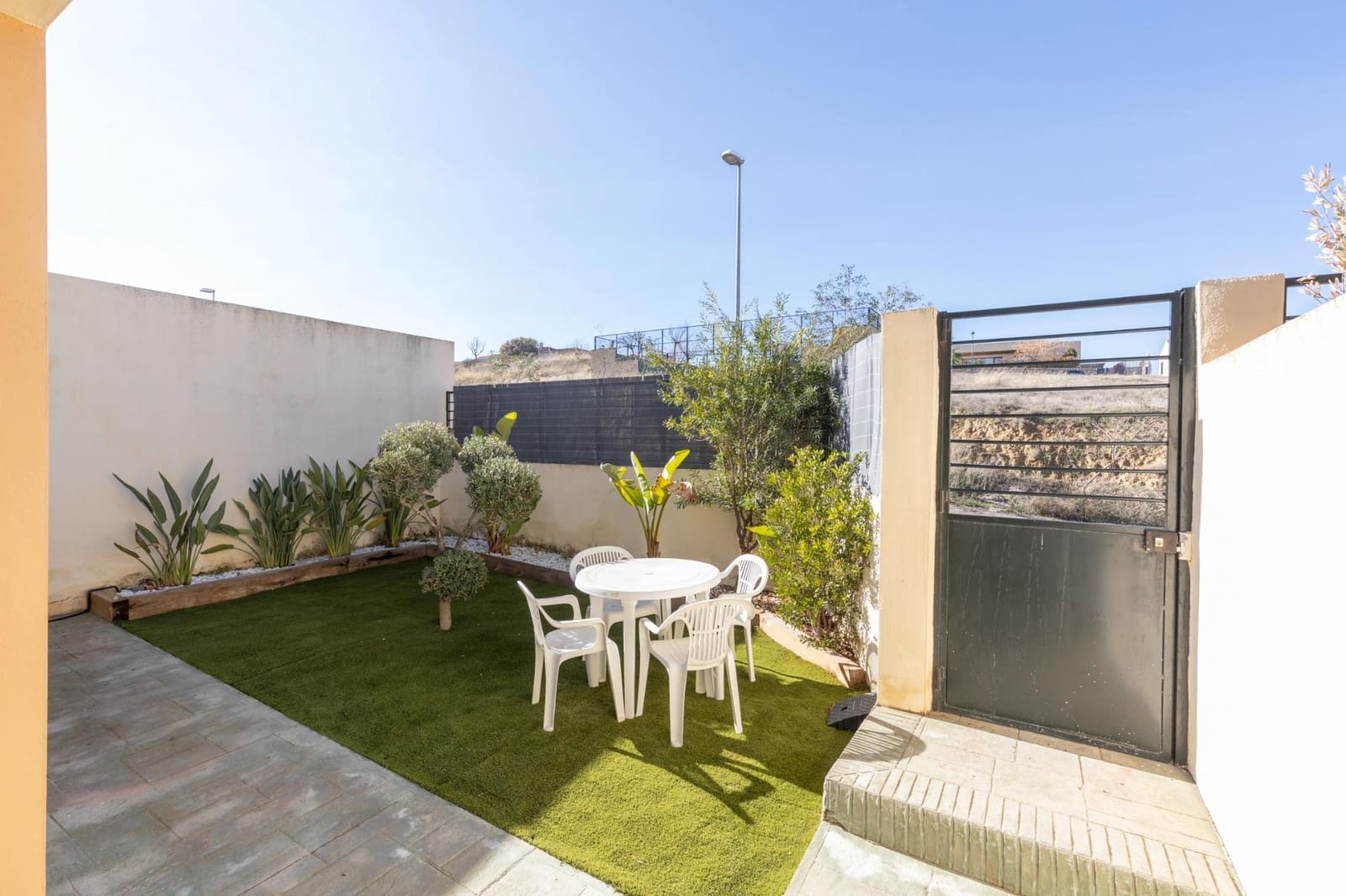 4 soveværelse Rækkehus til salg i Las Gabias med swimmingpool garage - € 299.000 (Ref: 9496431)