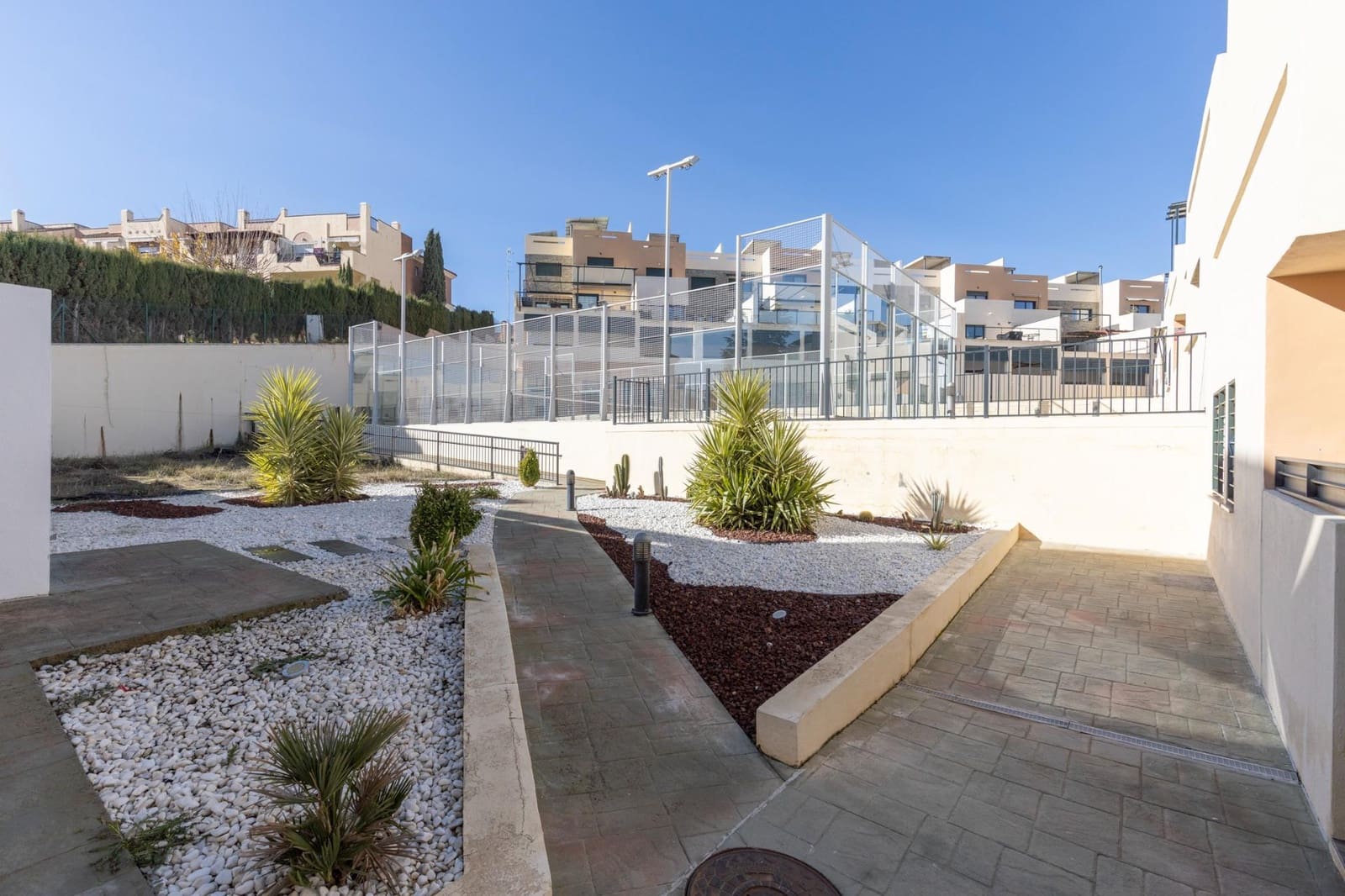 4 soveværelse Rækkehus til salg i Las Gabias med swimmingpool garage - € 299.000 (Ref: 9496431)