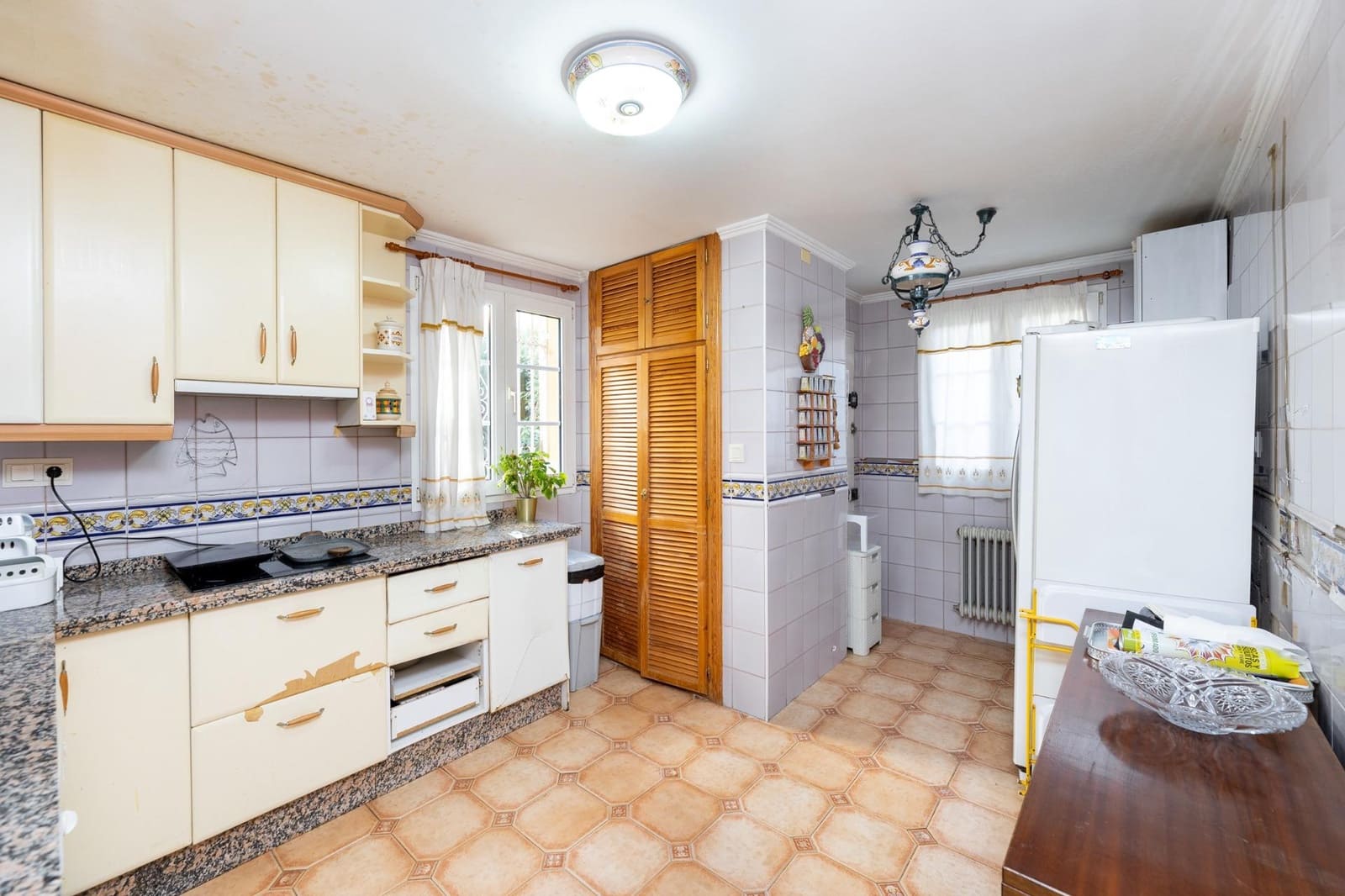 5 bedroom Villa for sale in Albolote with pool garage - € 329,000 (Ref: 9496434)