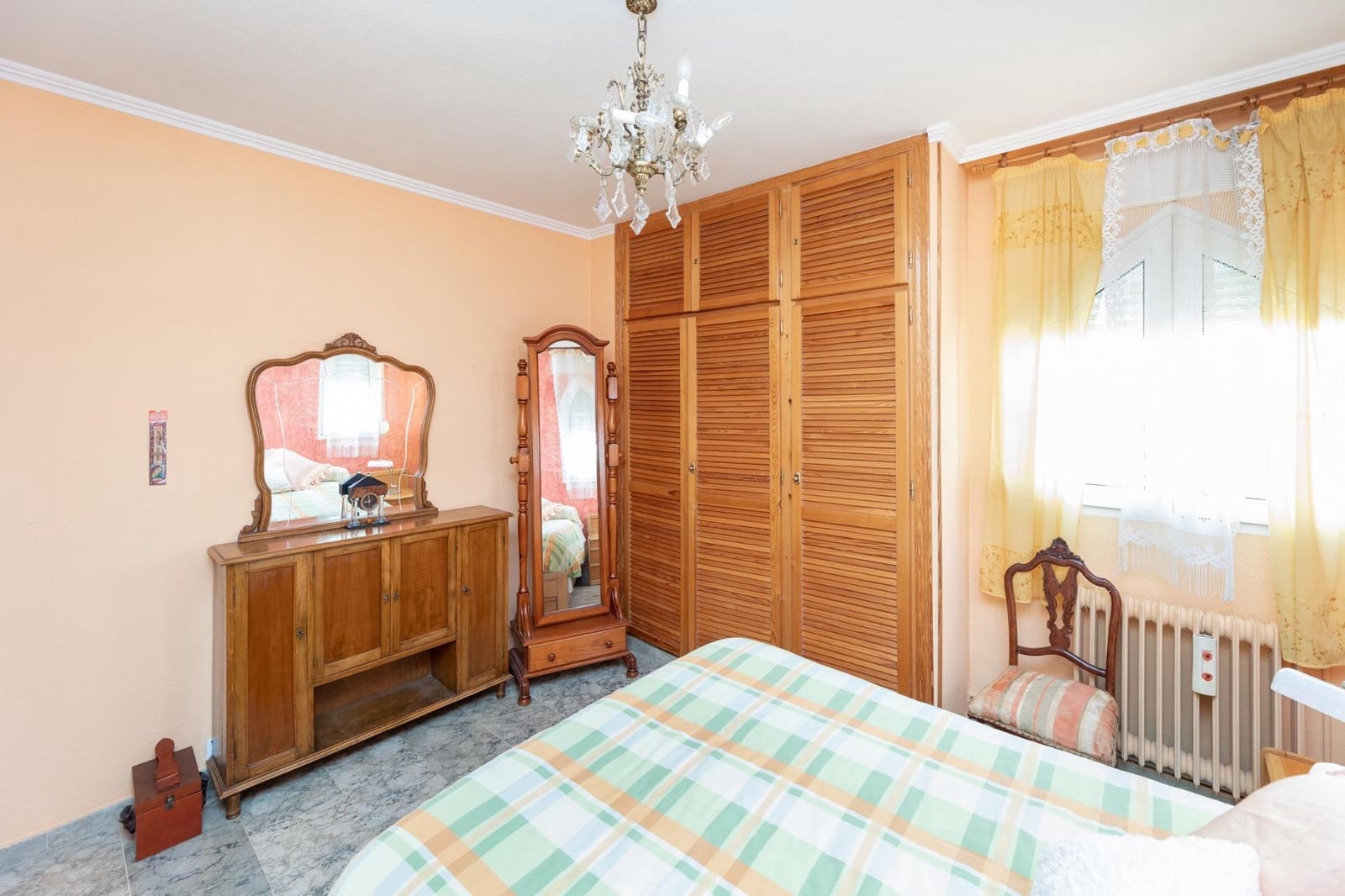 5 bedroom Villa for sale in Albolote with pool garage - € 329,000 (Ref: 9496434)