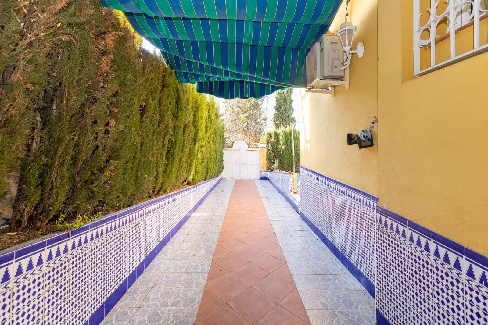 5 bedroom Villa for sale in Albolote with pool garage - € 329,000 (Ref: 9496434)