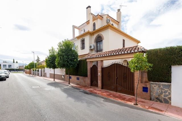 4 bedroom Terraced Villa for sale in Peligros with pool garage - € 395,000 (Ref: 9502661)