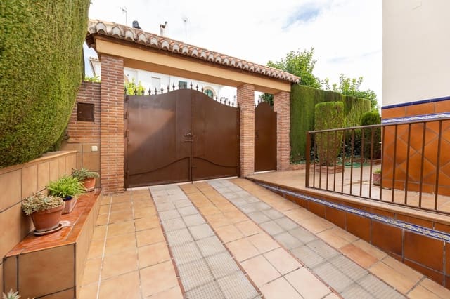 4 bedroom Terraced Villa for sale in Peligros with pool garage - € 395,000 (Ref: 9502661)