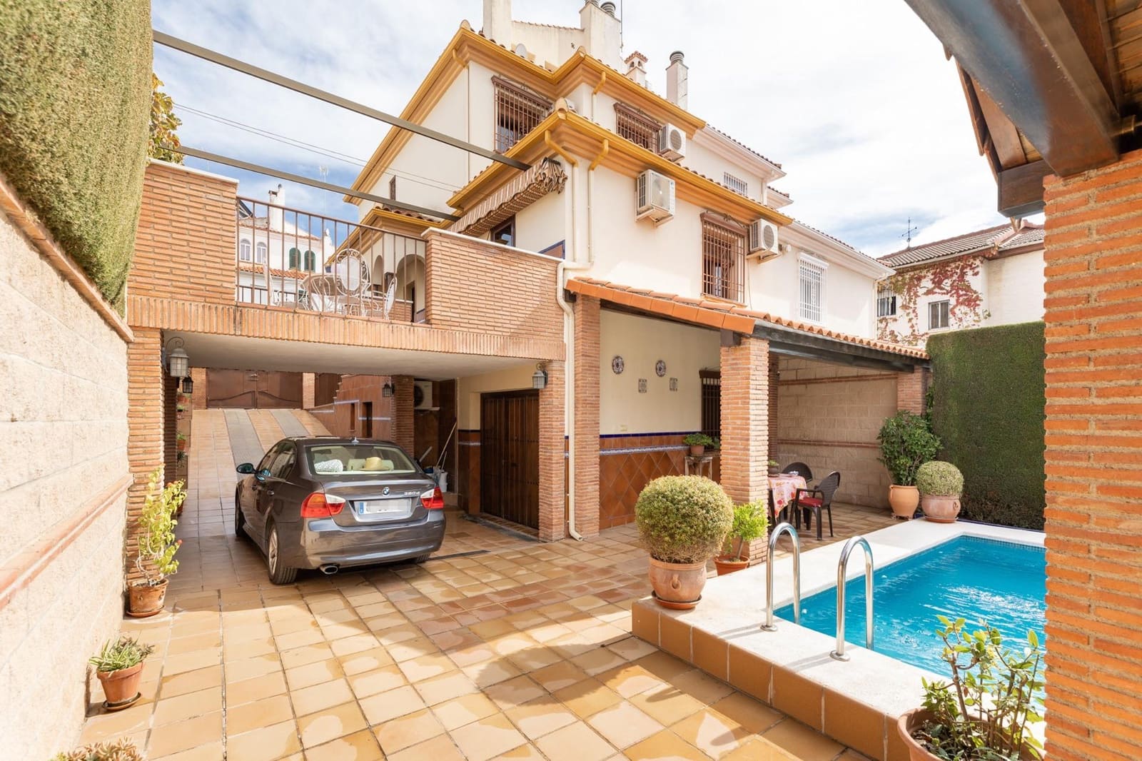 4 bedroom Terraced Villa for sale in Peligros with pool garage - € 395,000 (Ref: 9502661)