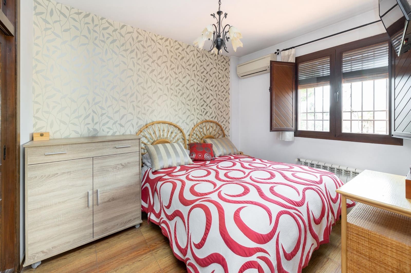 4 bedroom Terraced Villa for sale in Peligros with pool garage - € 395,000 (Ref: 9502661)