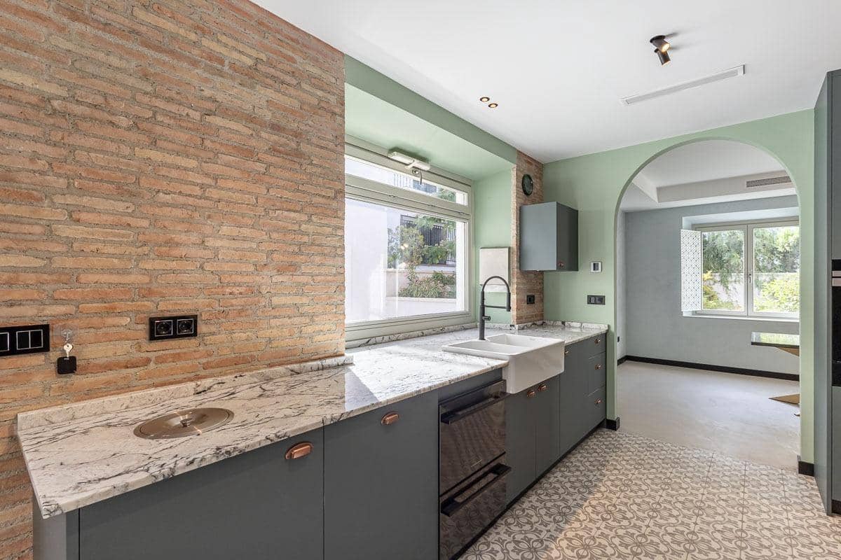 5 bedroom Villa for sale in Granada city with garage - € 1,395,000 (Ref: 9504553)