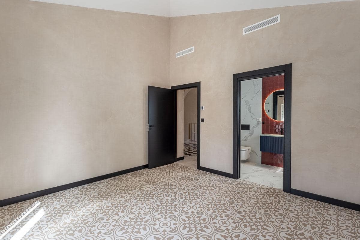 5 bedroom Villa for sale in Granada city with garage - € 1,395,000 (Ref: 9504553)