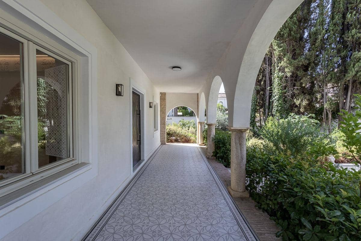 5 bedroom Villa for sale in Granada city with garage - € 1,395,000 (Ref: 9504553)