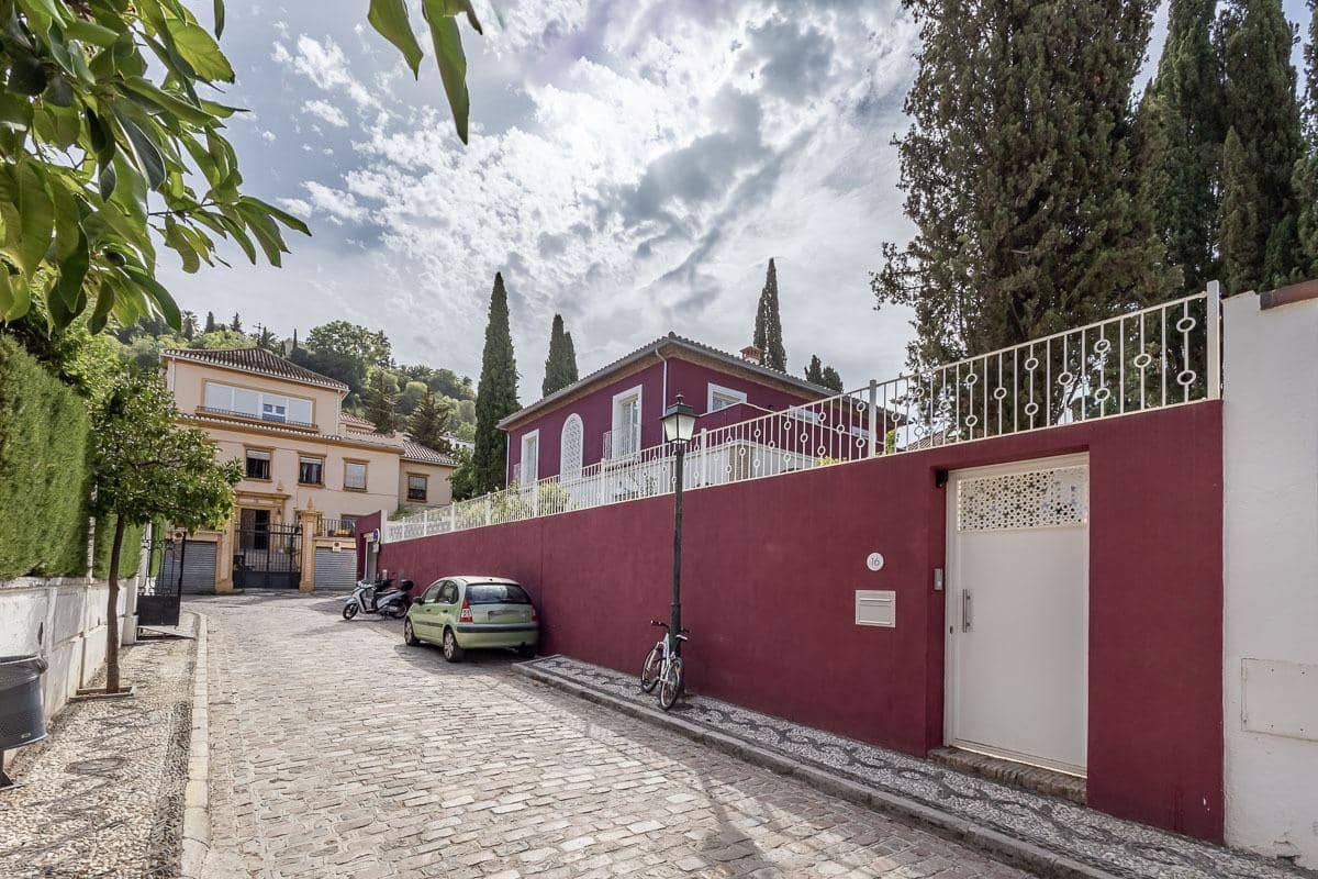 5 bedroom Villa for sale in Granada city with garage - € 1,395,000 (Ref: 9504553)