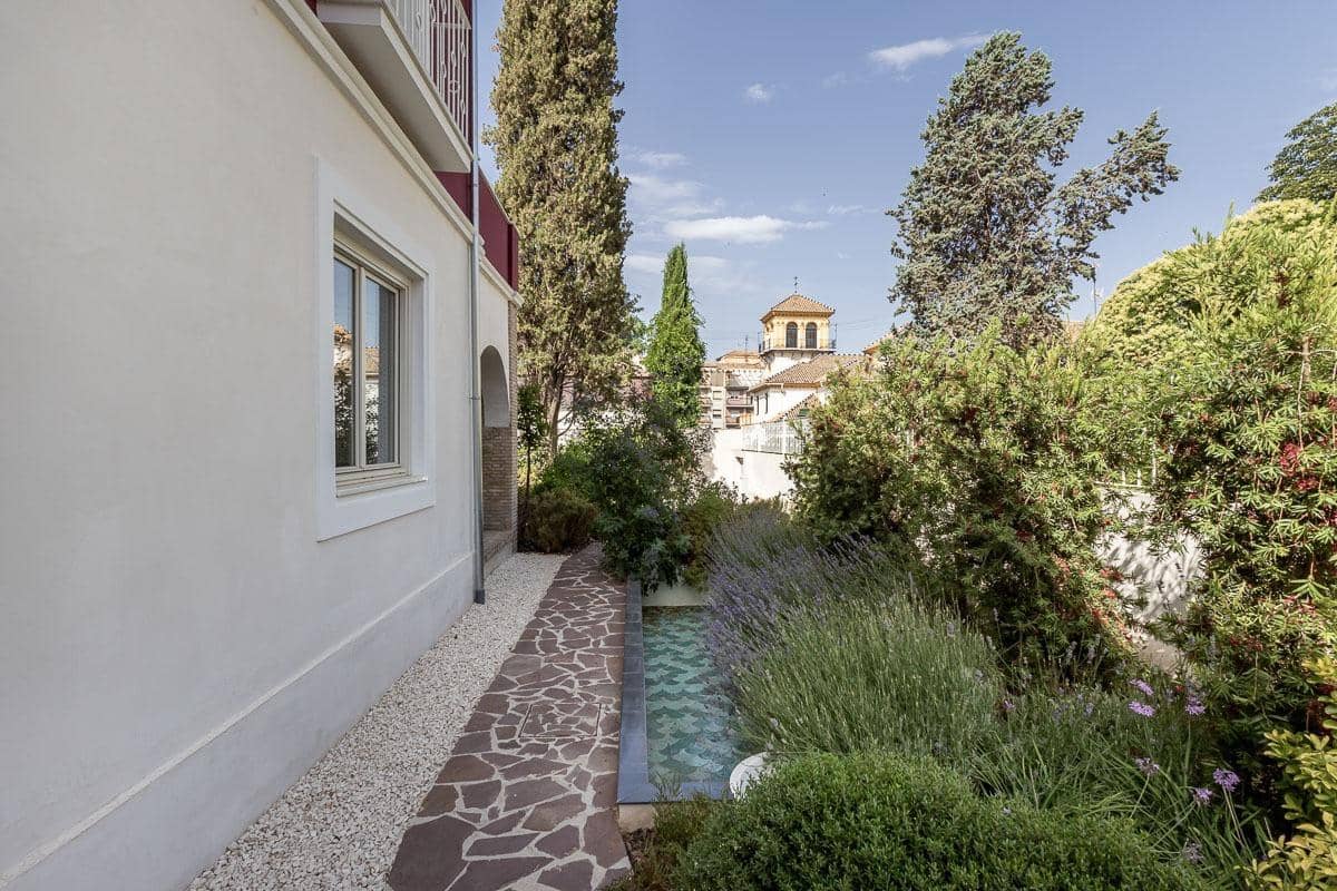 5 bedroom Villa for sale in Granada city with garage - € 1,395,000 (Ref: 9504553)