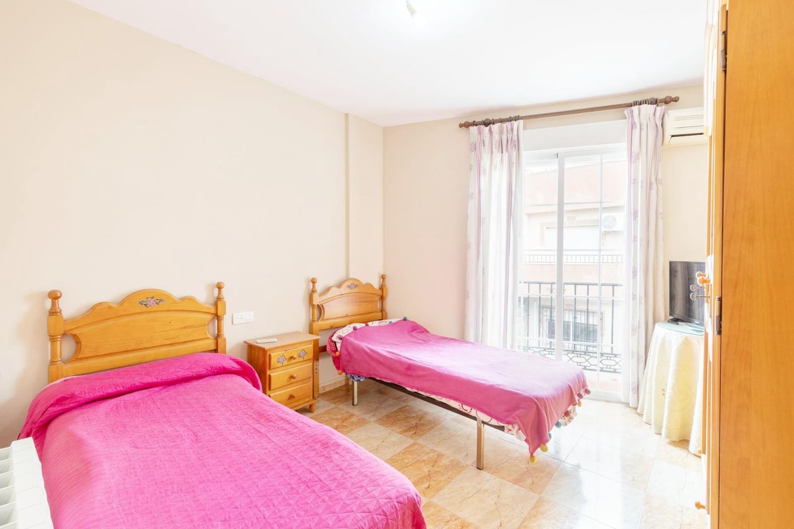 Piso de 2 habitaciones en Peligros en venta - 129.900 € (Ref: 9509235)