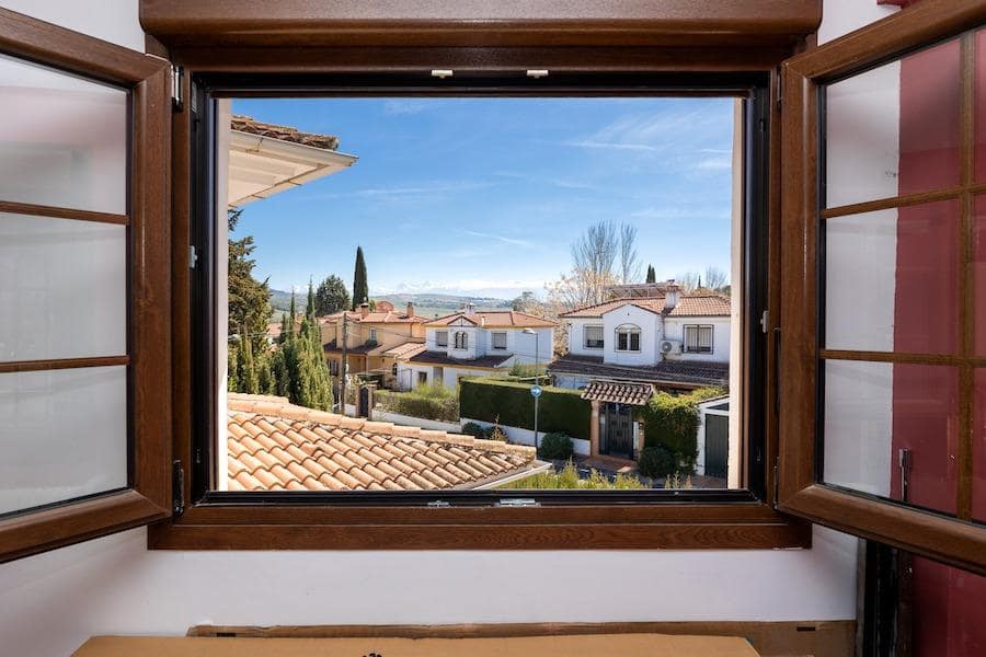 5 bedroom Villa for sale in Albolote with pool garage - € 350,000 (Ref: 9509236)