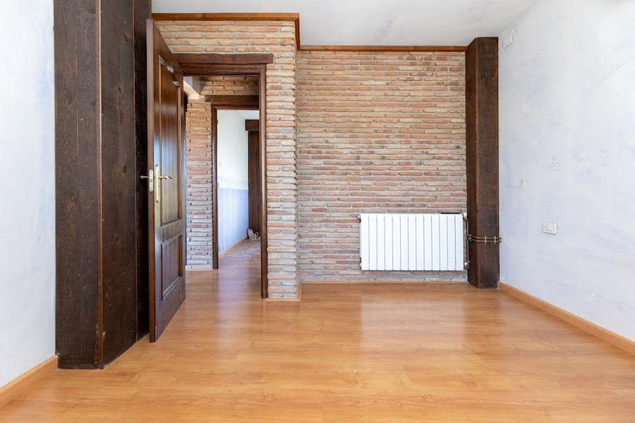 5 bedroom Villa for sale in Albolote with pool garage - € 350,000 (Ref: 9509236)