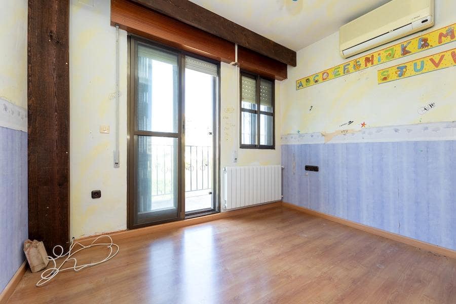 5 bedroom Villa for sale in Albolote with pool garage - € 350,000 (Ref: 9509236)