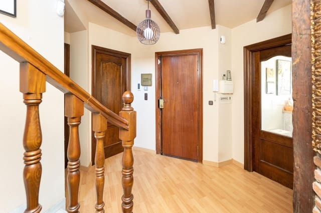 5 sypialnia Willa na sprzedaż w Albolote z basenem garażem - 350 000 € (Ref: 9509236)