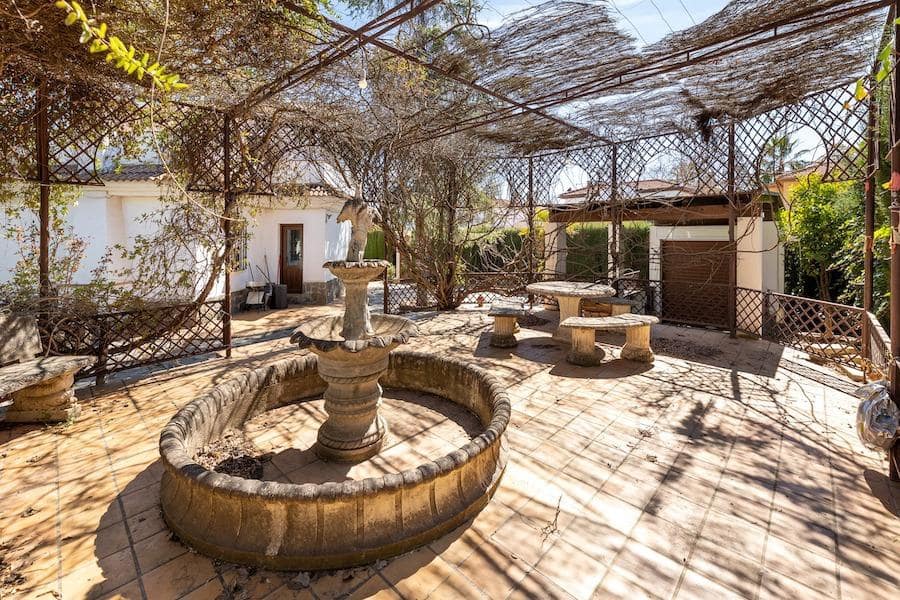 5 bedroom Villa for sale in Albolote with pool garage - € 350,000 (Ref: 9509236)