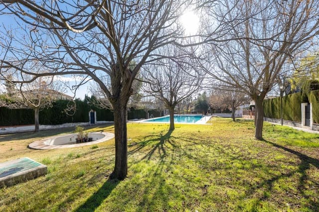 5 sypialnia Willa na sprzedaż w Albolote z basenem garażem - 350 000 € (Ref: 9509236)