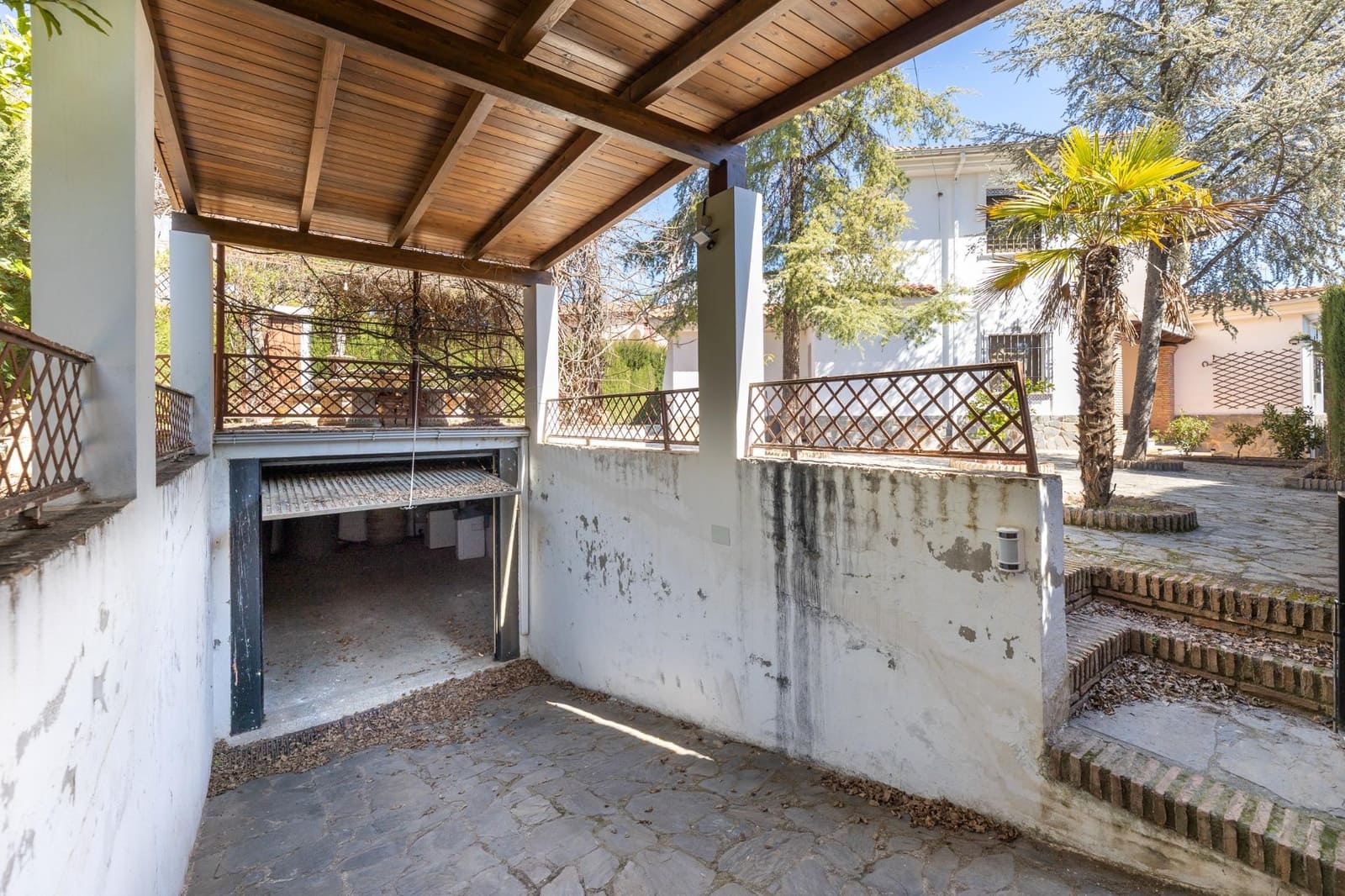 5 bedroom Villa for sale in Albolote with pool garage - € 350,000 (Ref: 9509236)