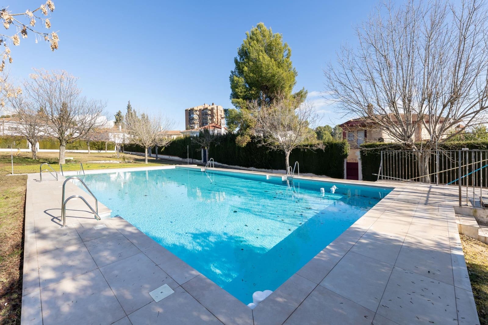 5 bedroom Villa for sale in Albolote with pool garage - € 350,000 (Ref: 9509236)