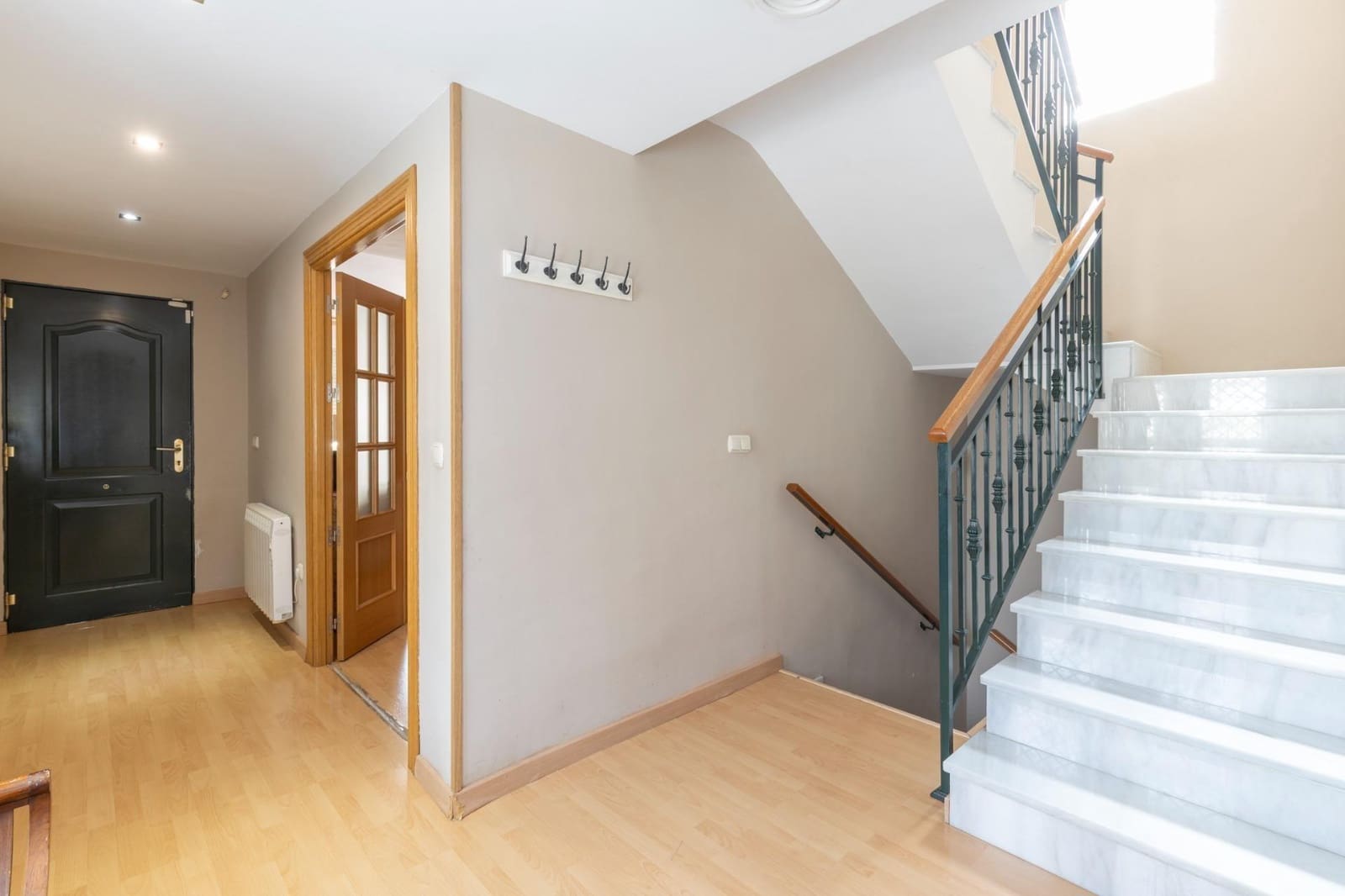 4 bedroom Villa for sale in Albolote with garage - € 309,000 (Ref: 9513631)