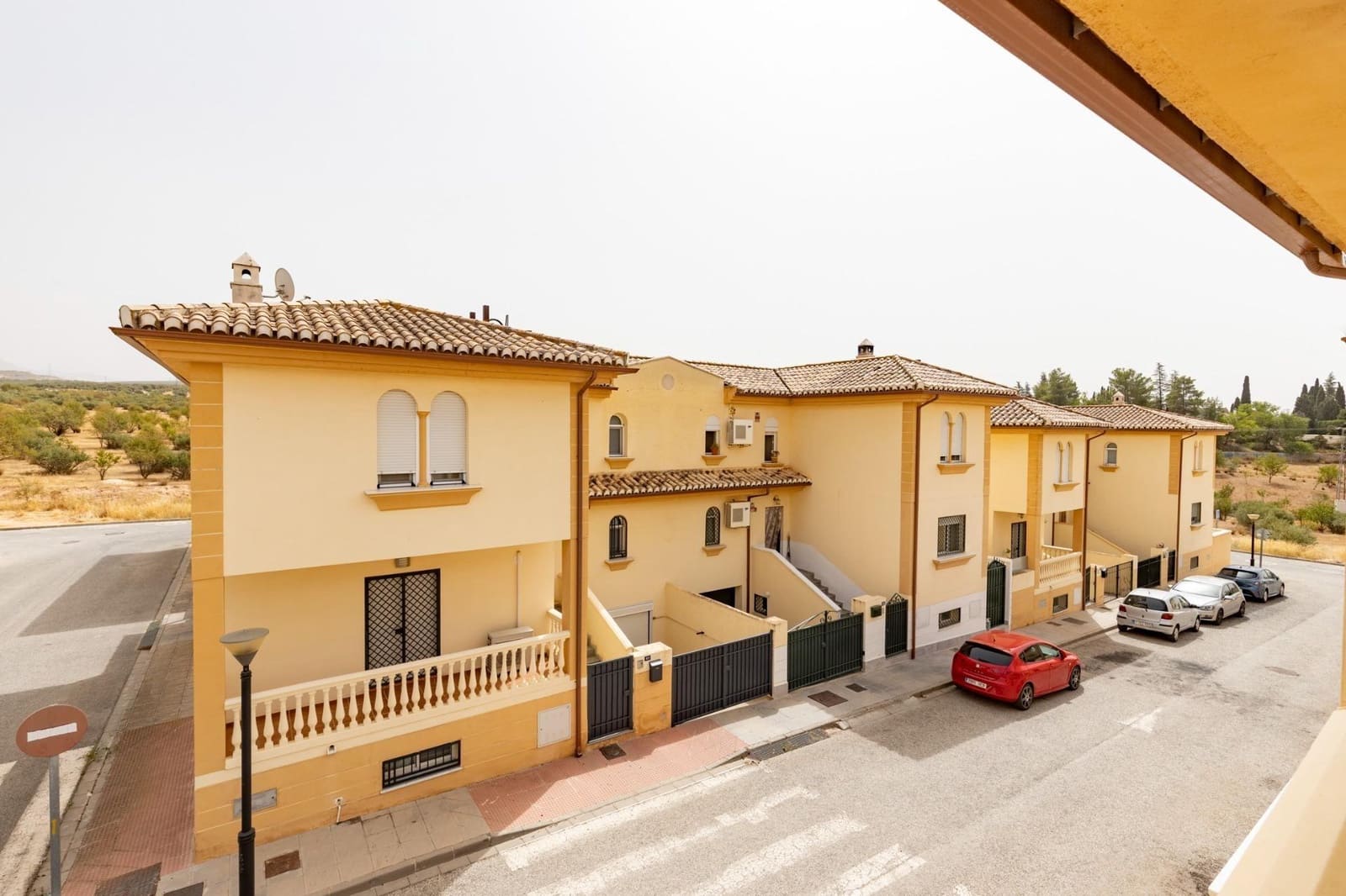 4 bedroom Villa for sale in Albolote with garage - € 309,000 (Ref: 9513631)