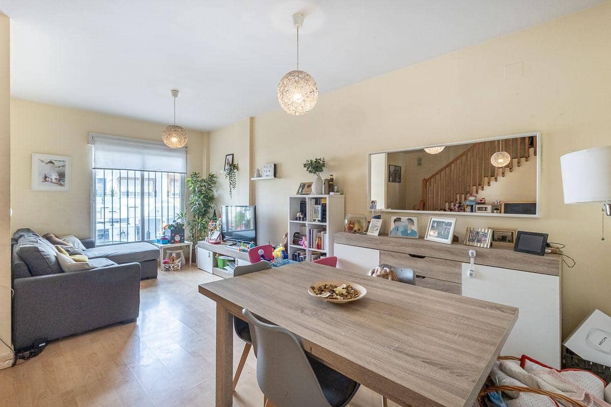 3 soveværelse Rækkehus til salg i Churriana de la Vega med garage - € 269.000 (Ref: 9519257)