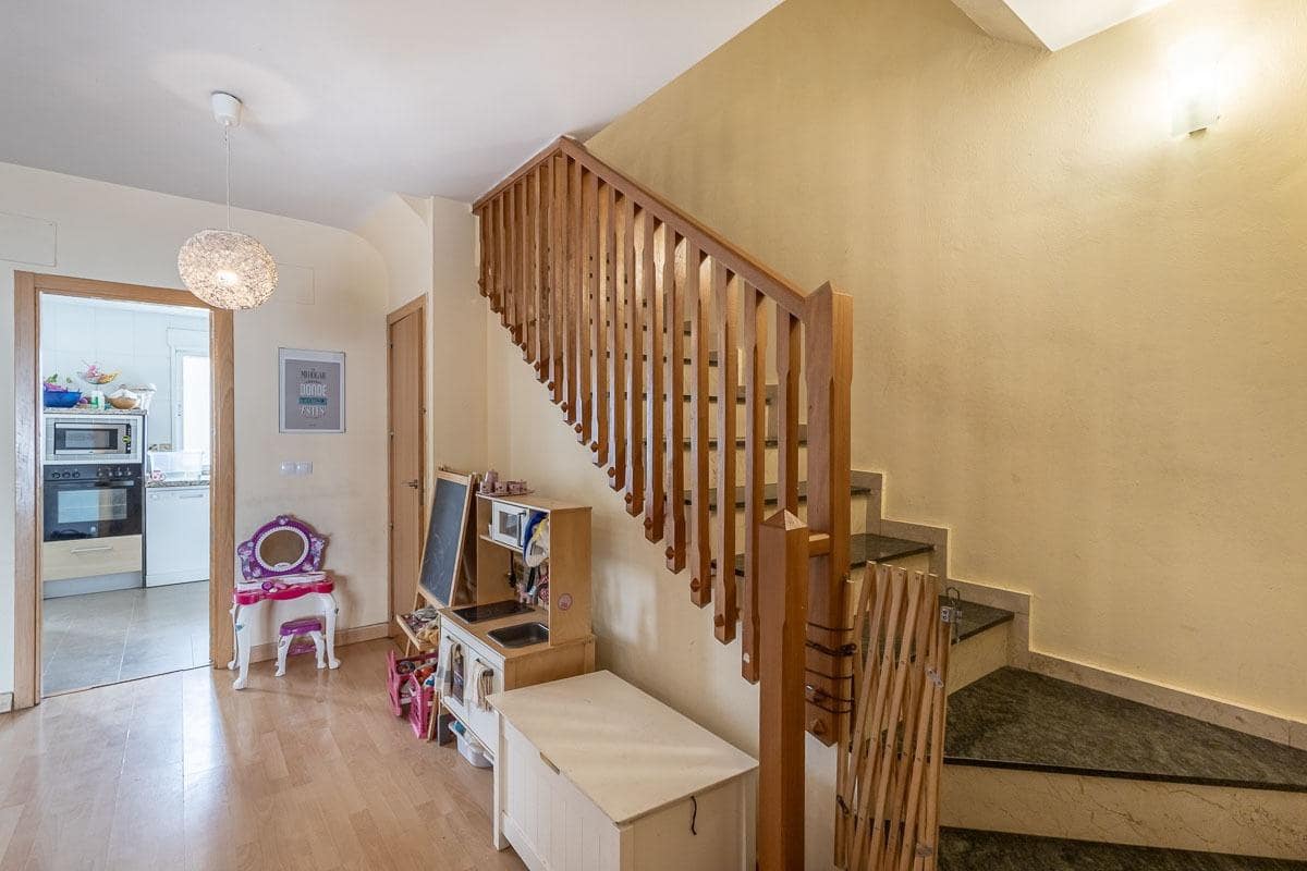 3 soveværelse Rækkehus til salg i Churriana de la Vega med garage - € 269.000 (Ref: 9519257)