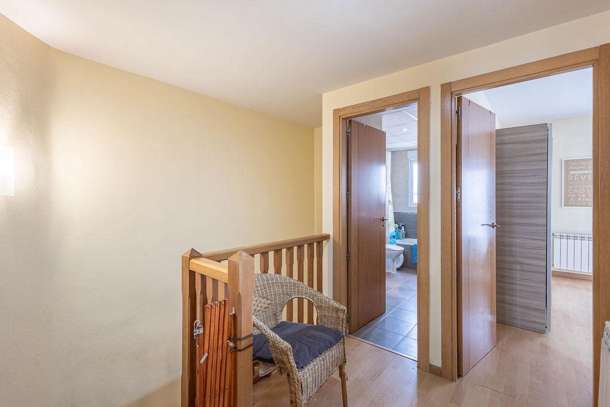 3 soveværelse Rækkehus til salg i Churriana de la Vega med garage - € 269.000 (Ref: 9519257)