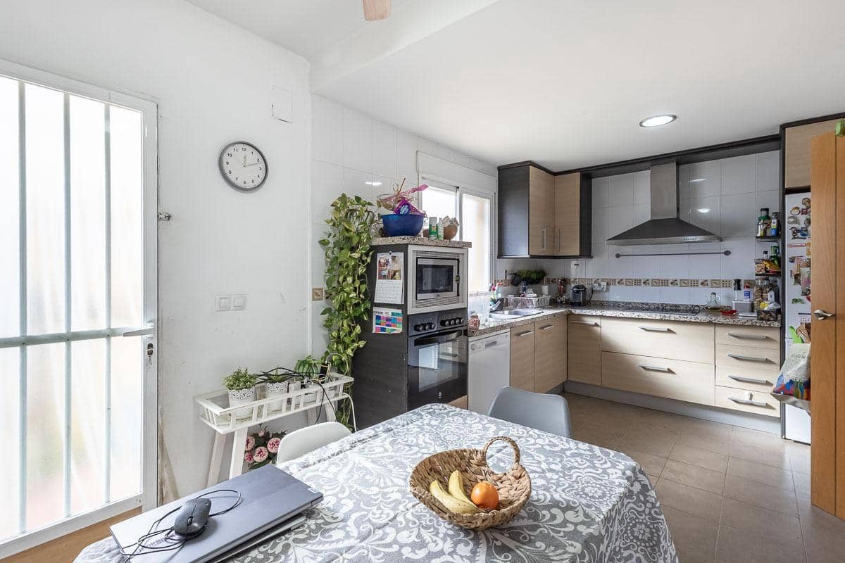 3 soveværelse Rækkehus til salg i Churriana de la Vega med garage - € 269.000 (Ref: 9519257)