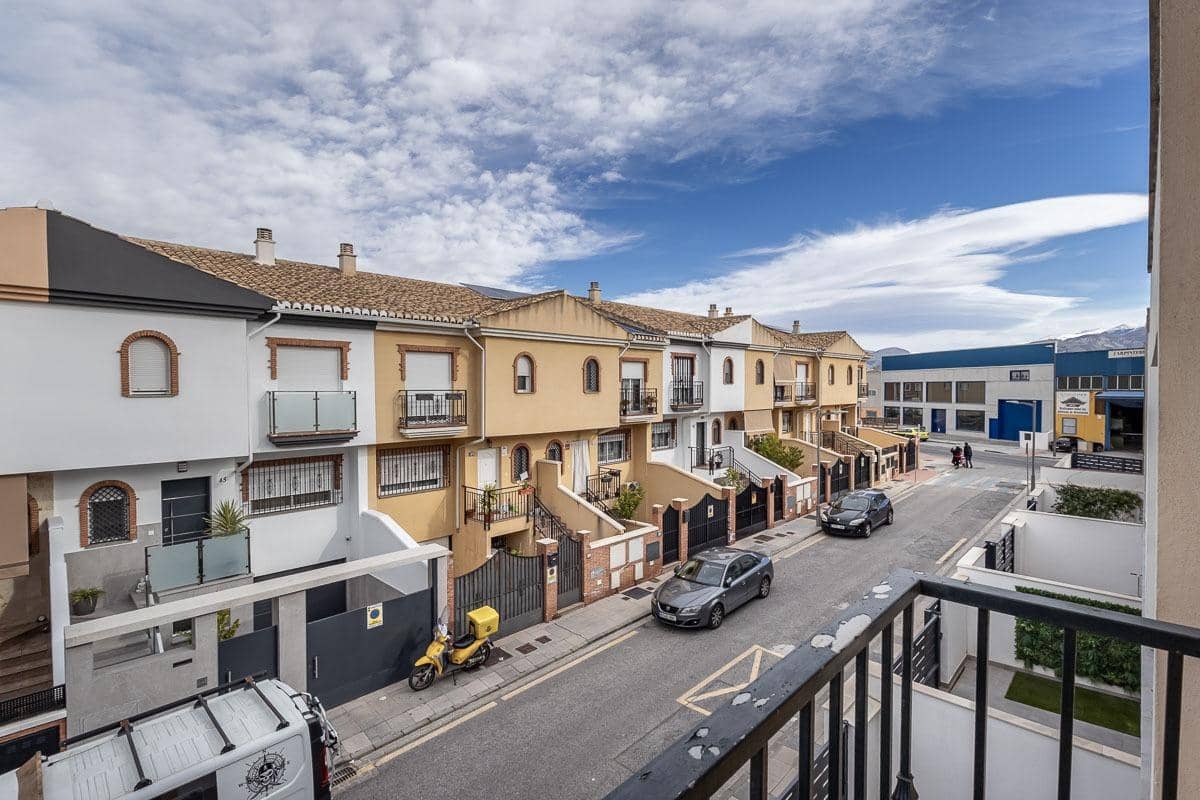 3 soveværelse Rækkehus til salg i Churriana de la Vega med garage - € 269.000 (Ref: 9519257)