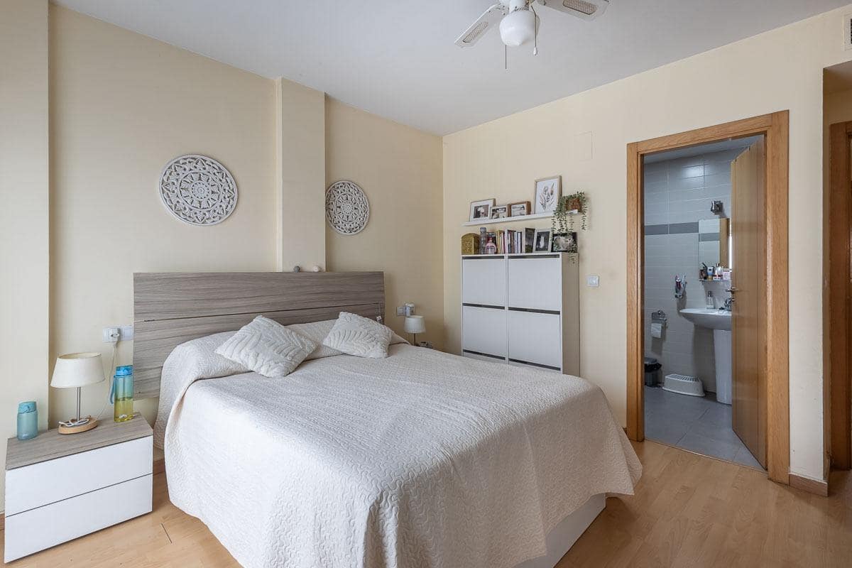 3 soveværelse Rækkehus til salg i Churriana de la Vega med garage - € 269.000 (Ref: 9519257)