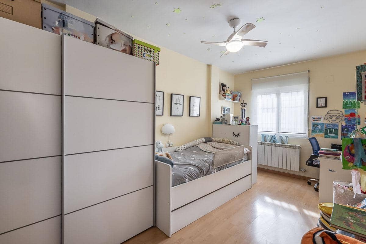 3 soveværelse Rækkehus til salg i Churriana de la Vega med garage - € 269.000 (Ref: 9519257)