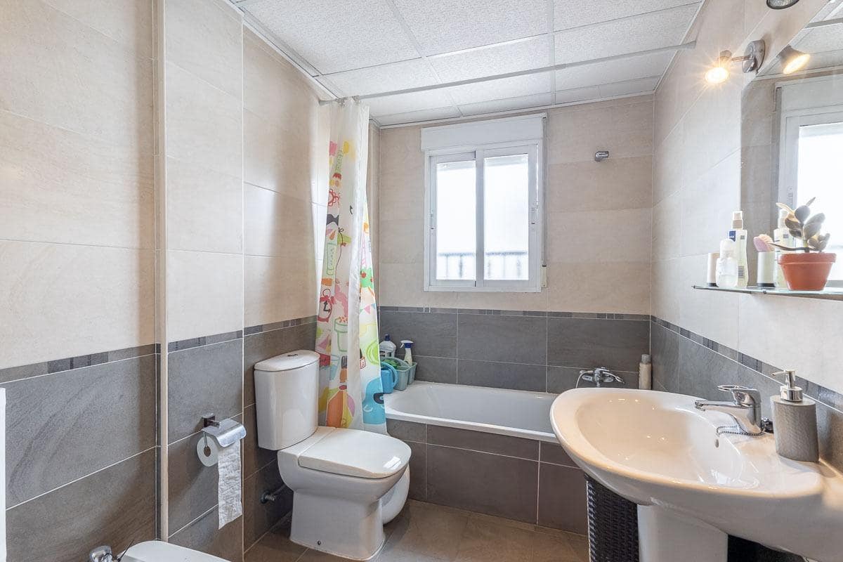 3 soveværelse Rækkehus til salg i Churriana de la Vega med garage - € 269.000 (Ref: 9519257)