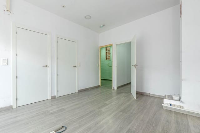 3 bedroom Commercial for sale in Granada city - € 120,000 (Ref: 9527913)