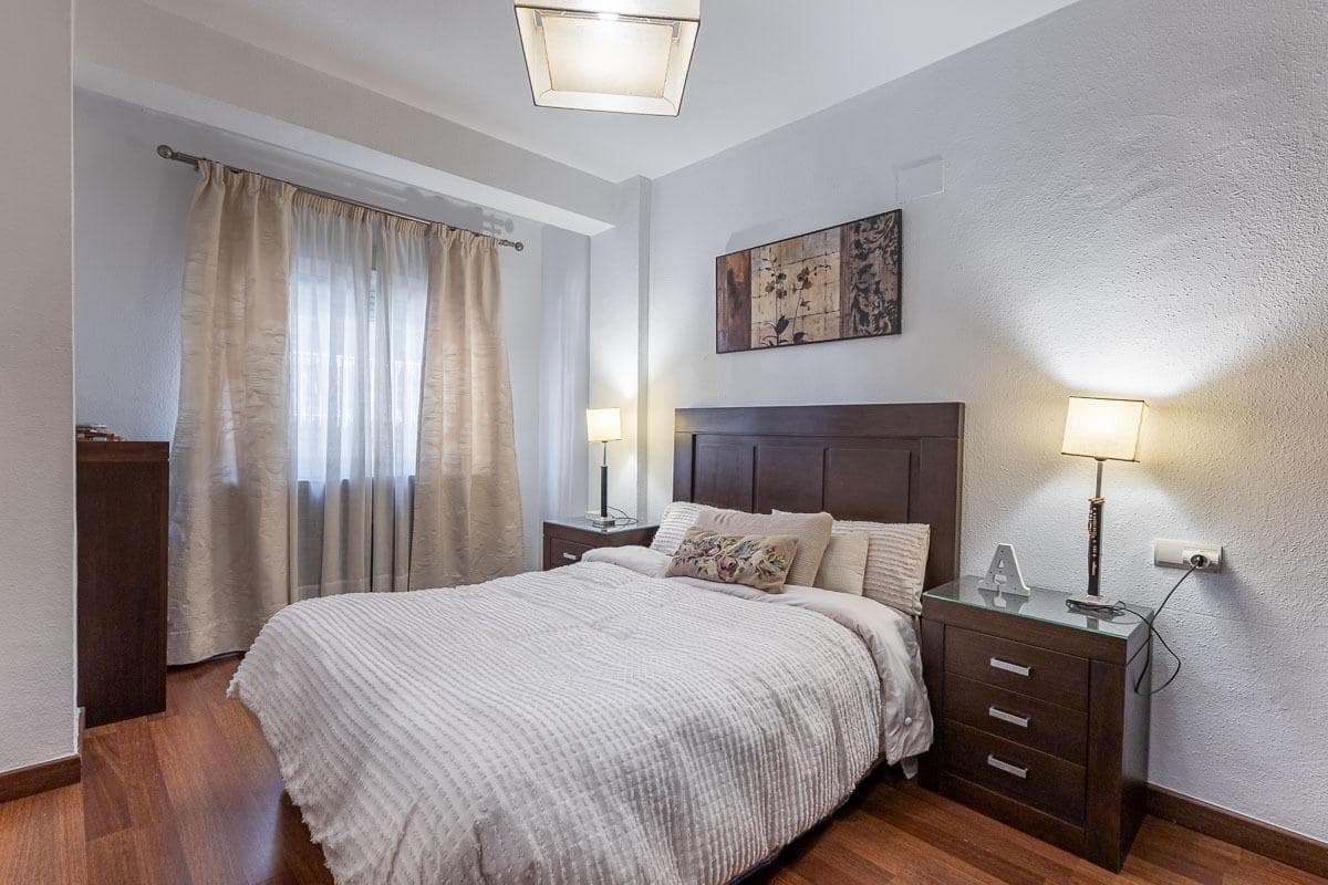 3 bedroom Flat for sale in Granada city - € 260,000 (Ref: 9527915)