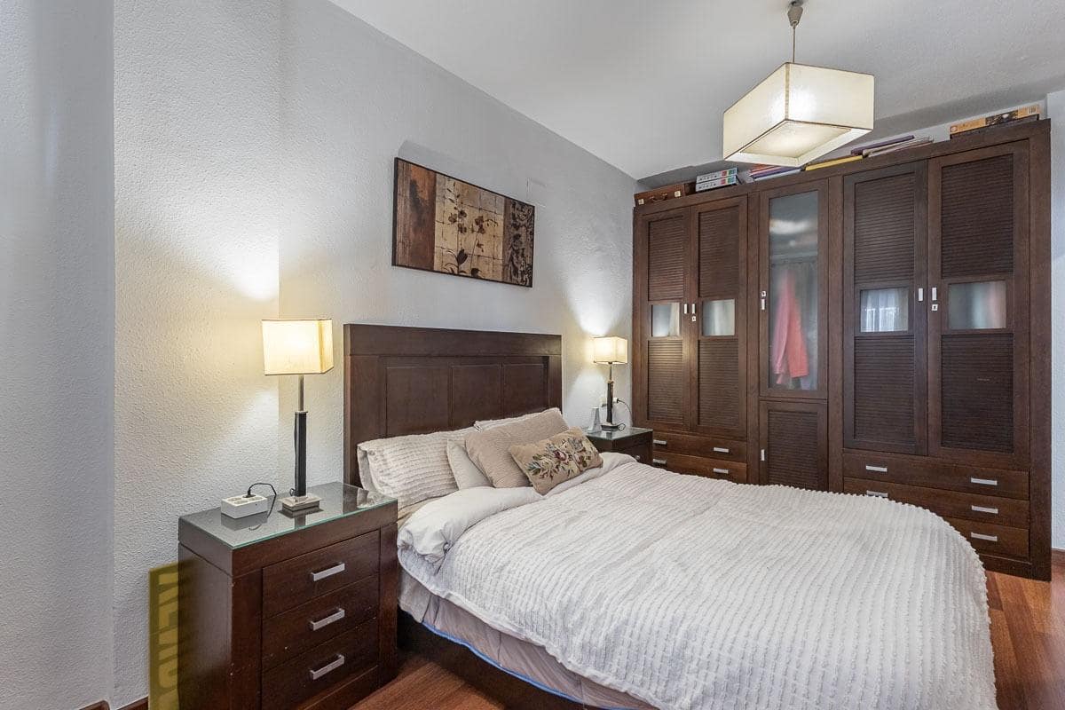 3 bedroom Flat for sale in Granada city - € 260,000 (Ref: 9527915)