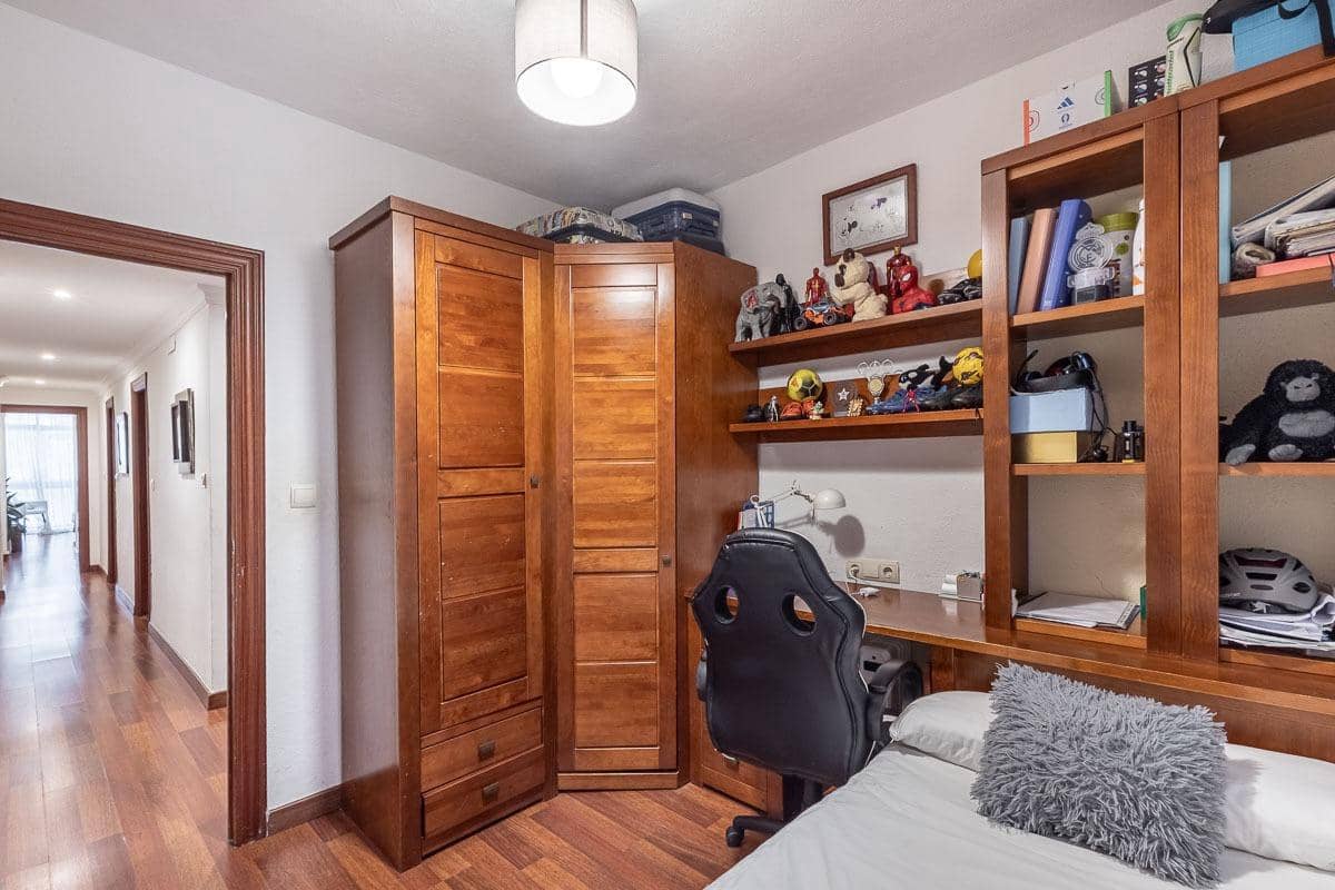 3 bedroom Flat for sale in Granada city - € 260,000 (Ref: 9527915)