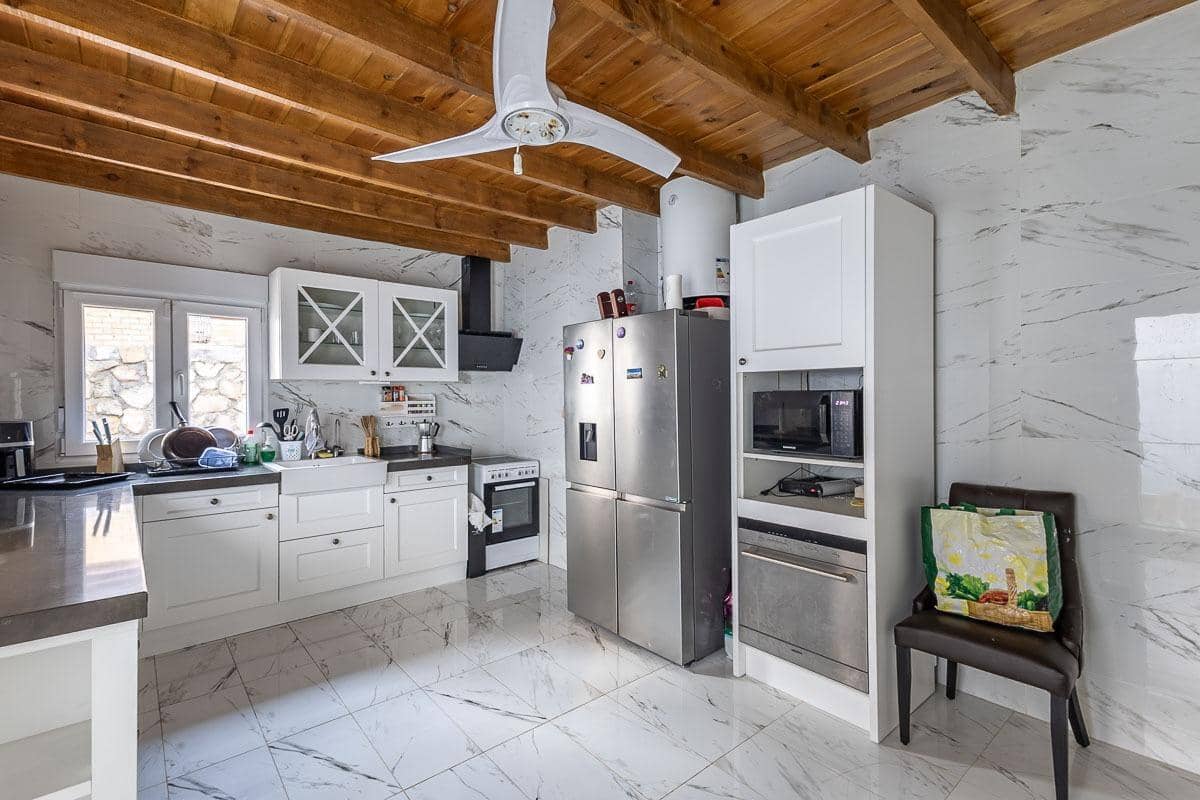 4 makuuhuone Omakotitalo myytävänä paikassa Atarfe - 180 000 € (Ref: 9527920)