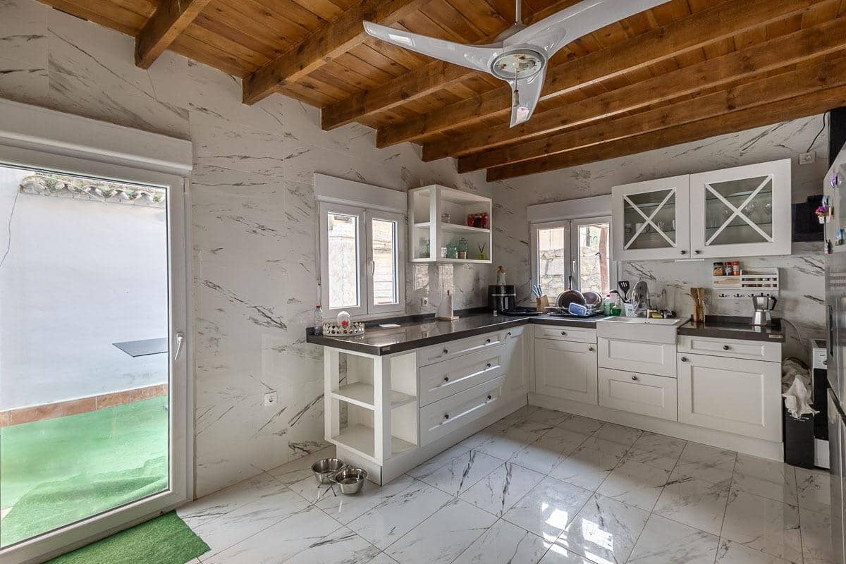 4 makuuhuone Omakotitalo myytävänä paikassa Atarfe - 180 000 € (Ref: 9527920)