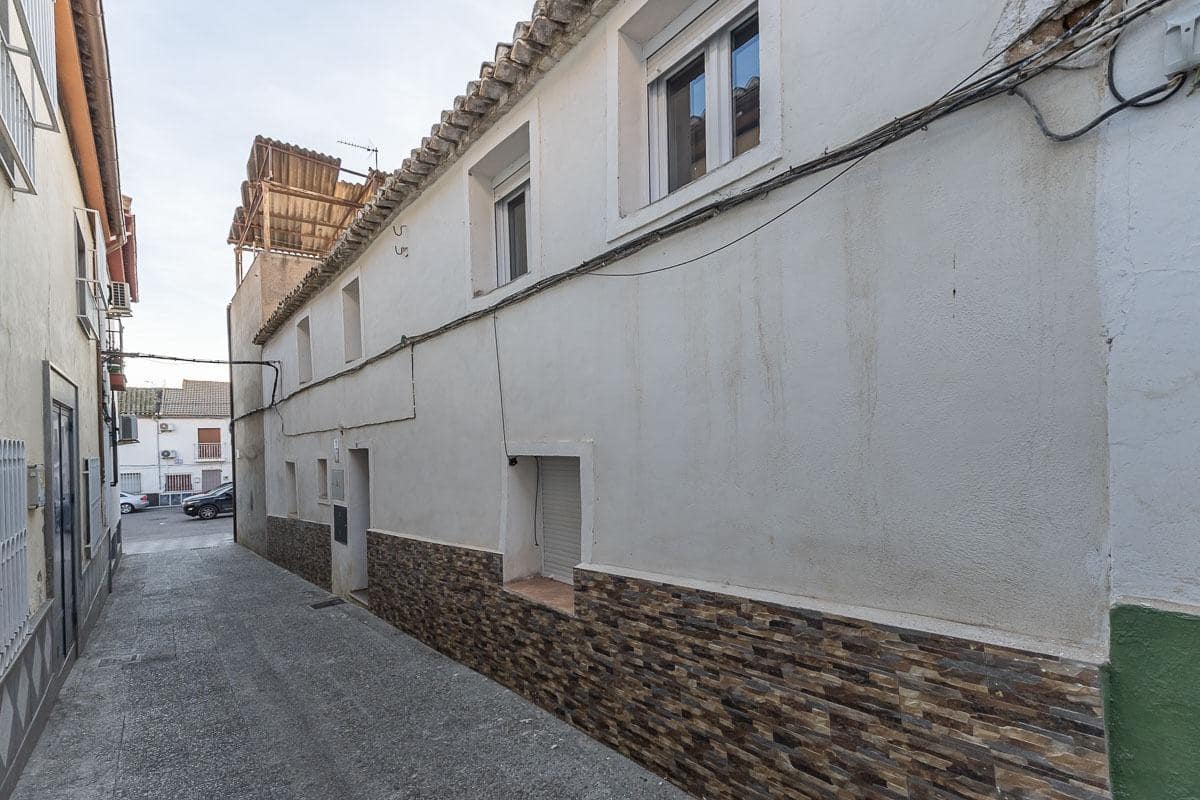 4 makuuhuone Omakotitalo myytävänä paikassa Atarfe - 180 000 € (Ref: 9527920)