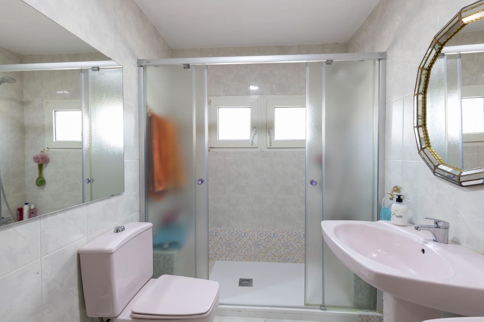 6 bedroom Villa for sale in Otura with pool garage - € 540,000 (Ref: 9534003)